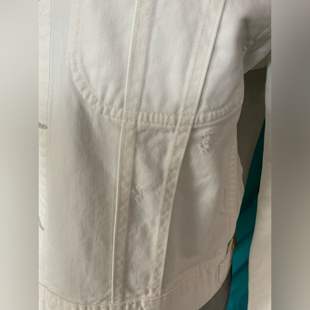 The American Eagle AE77 Women’s Classic White Distressed Denim Jacket, Size S - Picture 3 of 6